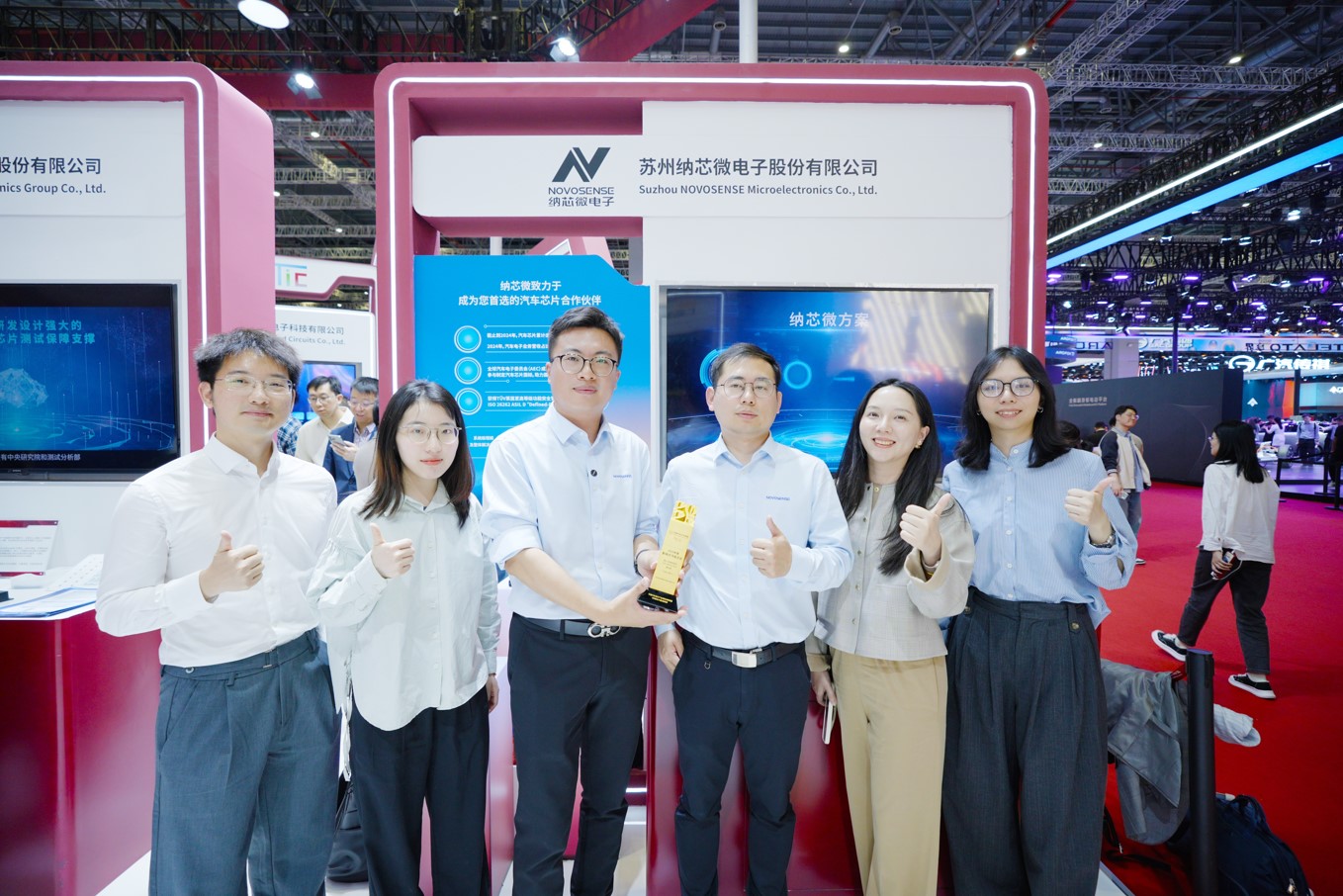 long8电子首页亮相2025上海车展，斩获“年度影响力汽车芯片”大奖